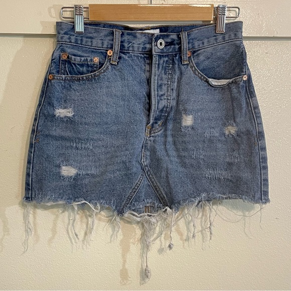 Umgee 26 Medium Wash Distressed Raw Hem Mini Denim Skirt - Picture 2 of 10